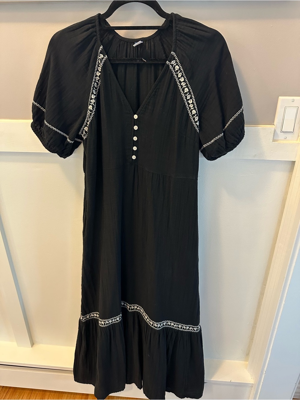 Black V-Neck Button Midi Dress with Embroidered Trim size XS w POCKETS!!
